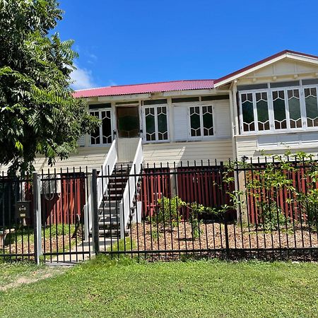 Old Charmer 1 Two Bedroom Walk To Stadium Townsville Exterior foto